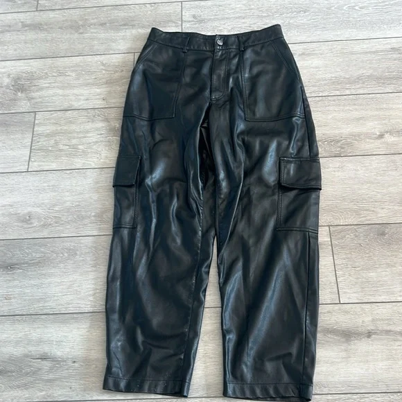 7 for All Mankind Black Faux Leather Cargo Pants size medium - Picture 3 of 10